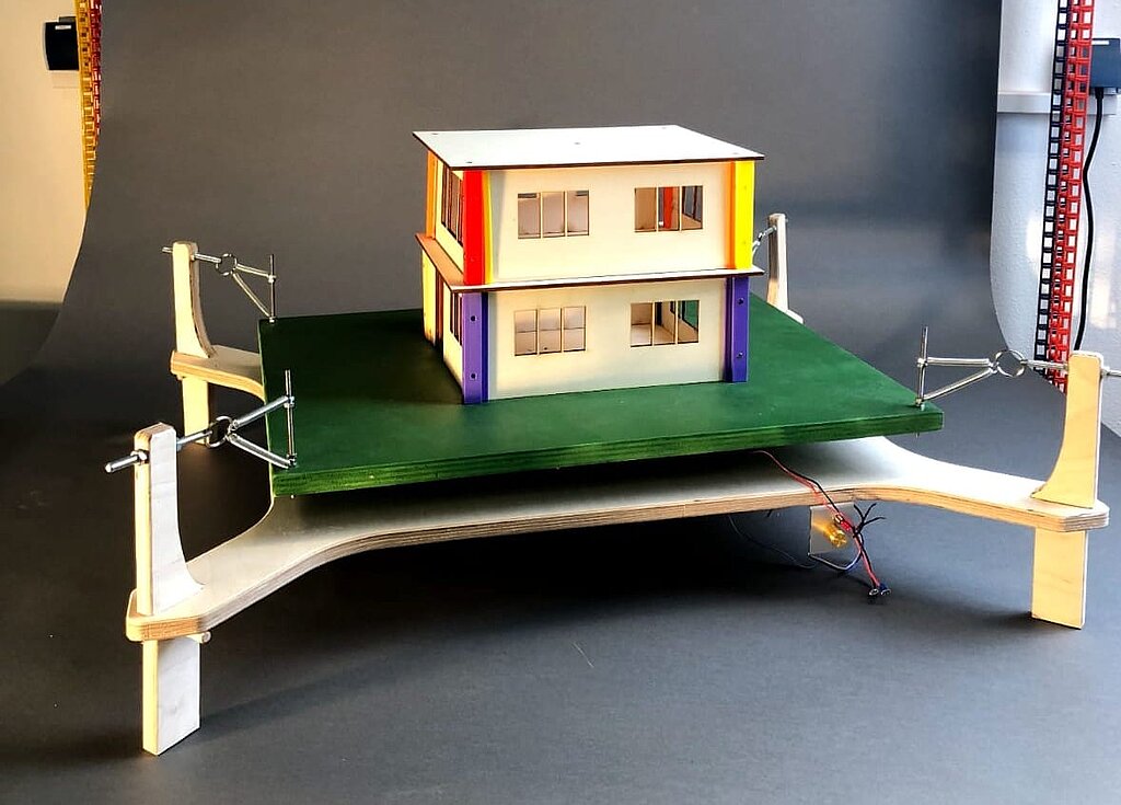 Jungforscher*innen-Stand auf dem Wissenschaftsmarkt beim SILBERSALZ Festival 2025