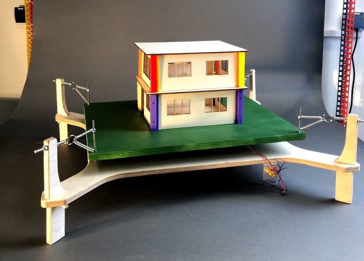 Jungforscher*innen-Stand auf dem Wissenschaftsmarkt beim SILBERSALZ Festival 2025